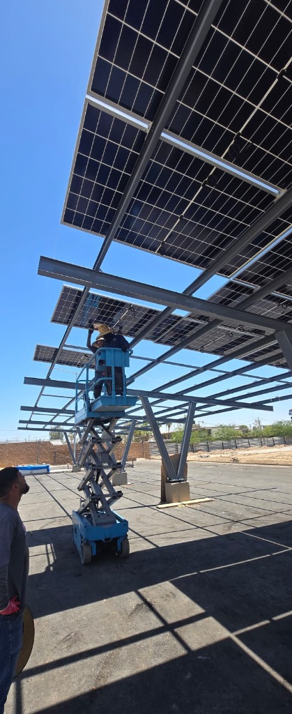 Instalación de Paneles Solares STORM en Estructura